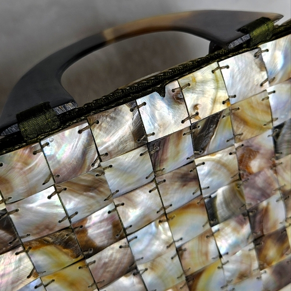 SHIRA LEAH Abalone Shell Clutch Handbag - Picture 7 of 8